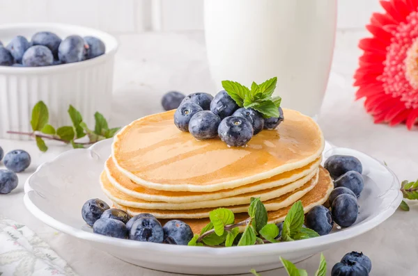 Panqueques americanos con arándanos — Foto de Stock