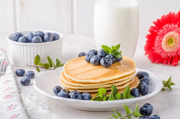 Panqueques americanos con arándanos — Foto de Stock