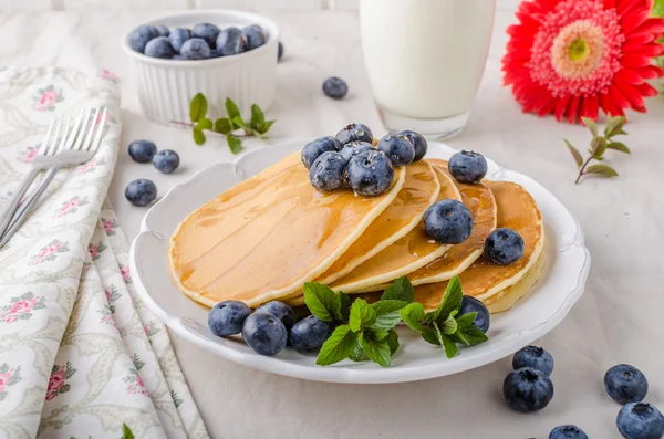 Panqueques americanos con arándanos — Foto de Stock