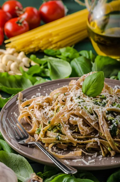 Pasta met pesto — Stockfoto