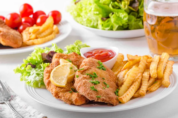 Wiener schnitzel oryginalny — Zdjęcie stockowe