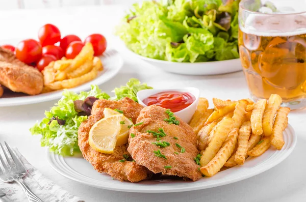 Wiener schnitzel orijinal — Stok fotoğraf