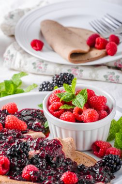 Orman meyveli kakao krep