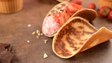 Dondurma tatlı ev yapımı taco içinde