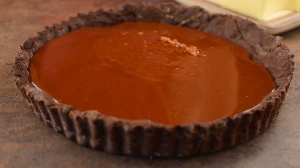 Bolo de chocolate de caramelo — Vídeo de Stock