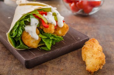 Ekmekli Tavuk tortilla