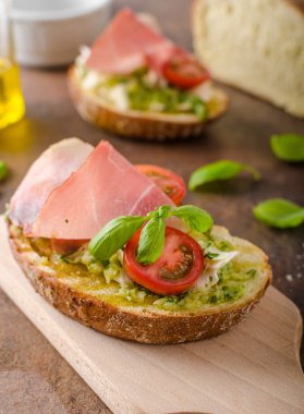 Tost Tuscan pesto ile ekmek
