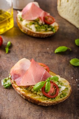 Tost Tuscan pesto ile ekmek