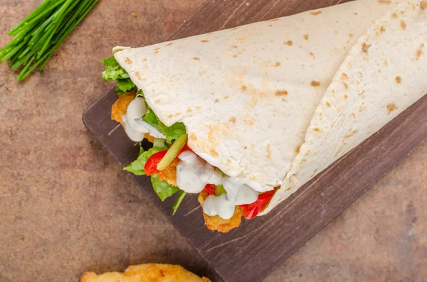 Tortilla with breaded chicken — Stock Photo, Image