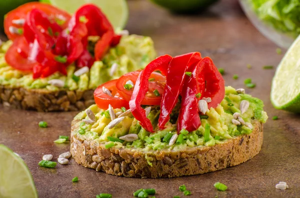 Biyo avokado tereyağı ekmek — Stok fotoğraf