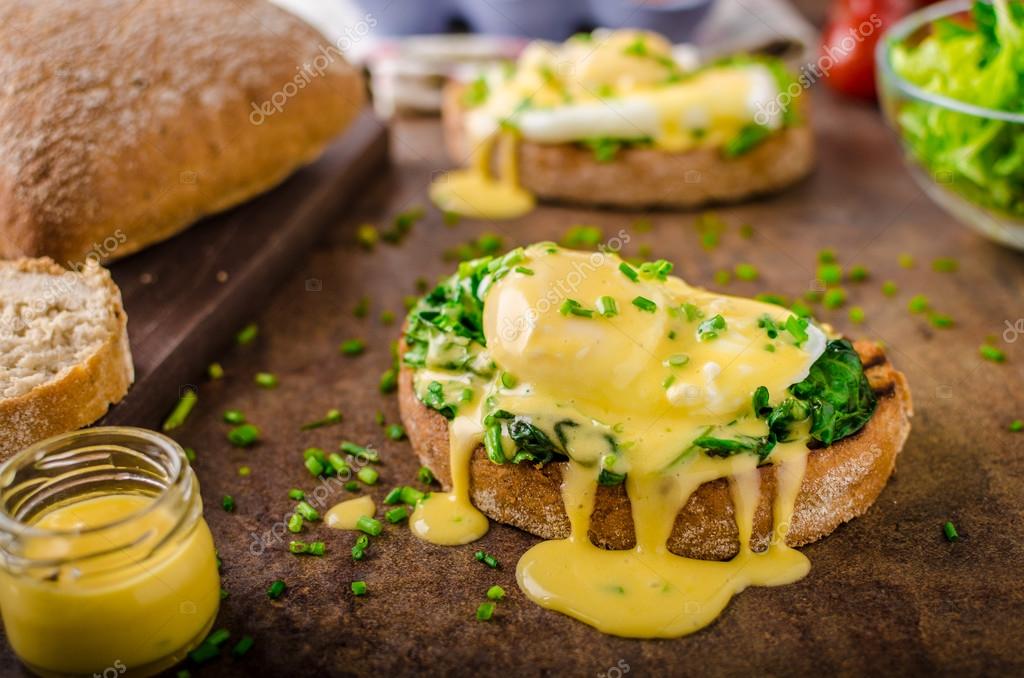 Egg benedict with spinach — Stock Photo © Peteer 120573592