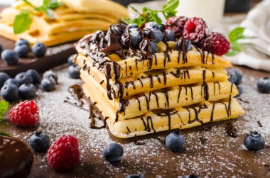 Waffle çilek ev yapımı ile