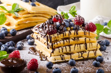 Waffle çilek ev yapımı ile