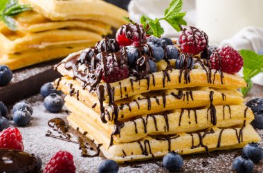 Waffle çilek ev yapımı ile