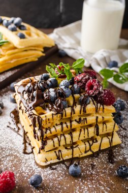 Waffle çilek ev yapımı ile