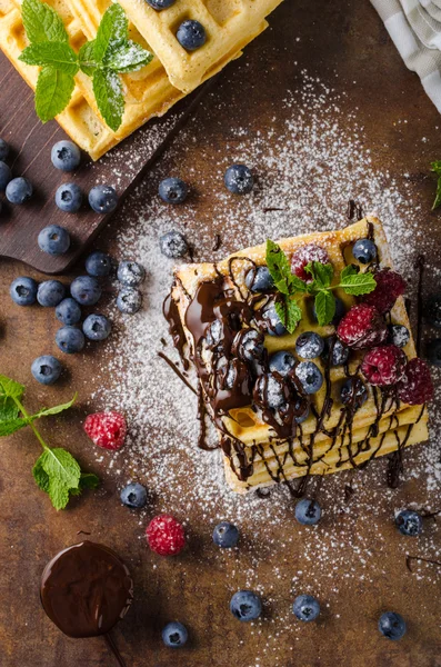 Waffle çilek ev yapımı ile — Stok fotoğraf