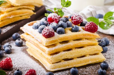 Waffle çilek ev yapımı ile