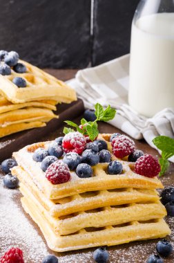 Waffle çilek ev yapımı ile