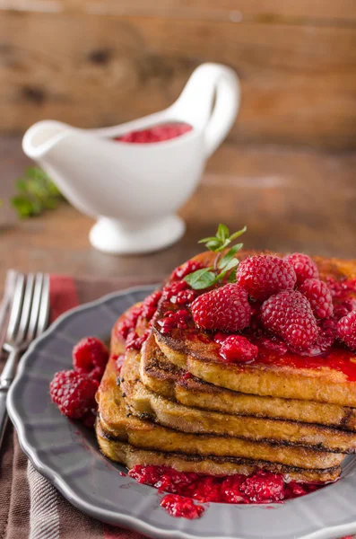 French toast with rapsberries — Stock Photo, Image