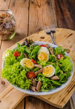 Taze makarna yumurta salatası