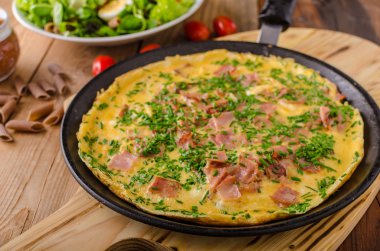 Jambon ve yumurta omlet