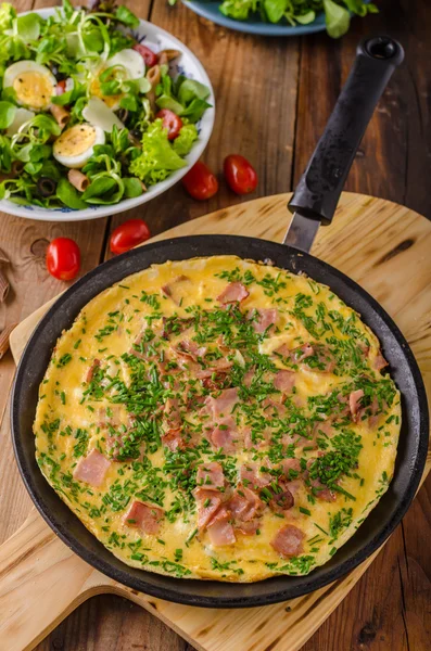 Omeleta se šunkou a vejcem — Stock fotografie