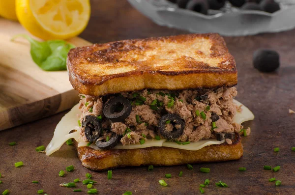 French toast with tuna and olives — Stock Photo, Image