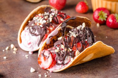 Dondurma ile ev yapımı tacos