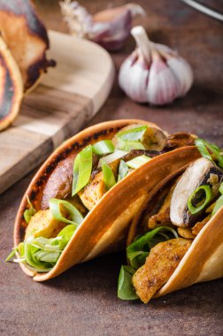 Ev yapımı tavuk tako