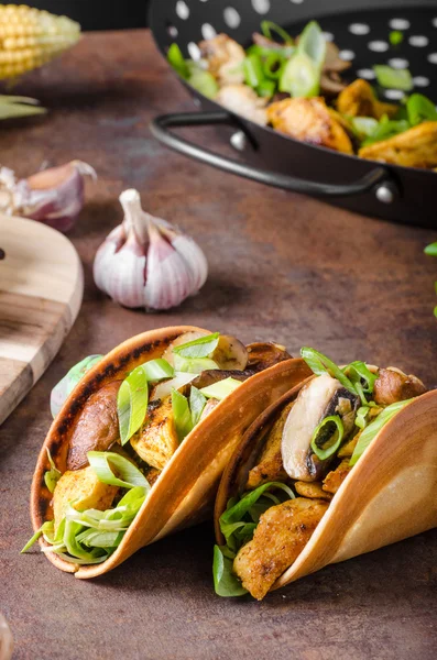Homemade chicken tacos — Stock Photo, Image