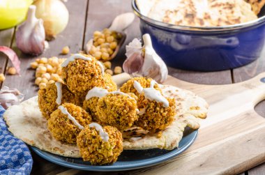Falafel naan ekmek kızarmış