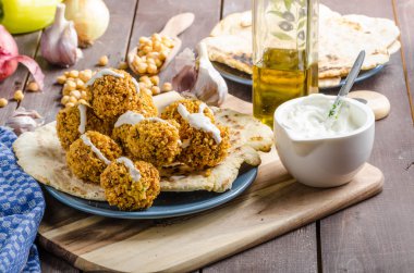 Falafel naan ekmek kızarmış
