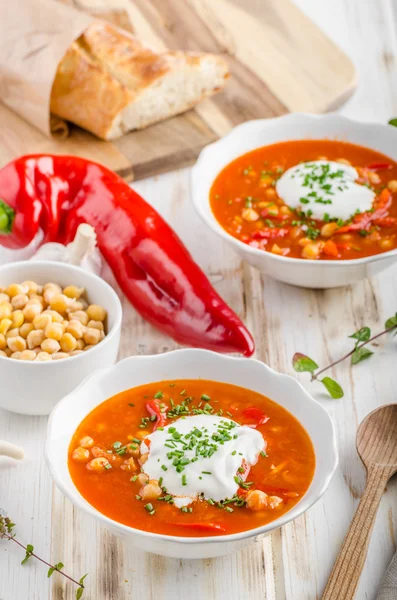 Гороховый суп с перцем — стоковое фото