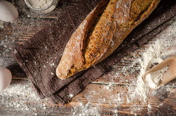 Heerlijke Zelfgemaakte Volkoren Stokbrood Met Zaden — Stockfoto
