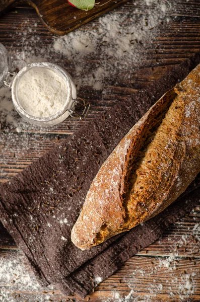 Läcker Hemlagad Fullkornsbaguette Med Frön — Stockfoto