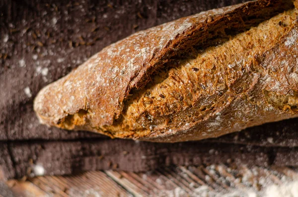 Heerlijke Zelfgemaakte Volkoren Stokbrood Met Zaden — Stockfoto