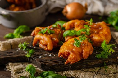 Biberli soğandan ucuz ve çıtır çıtır yemekler.