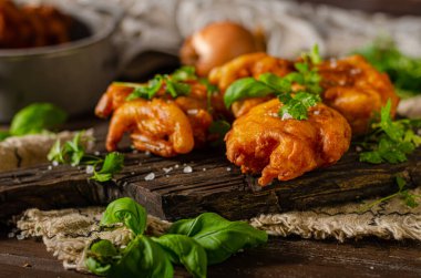 Biberli soğandan ucuz ve çıtır çıtır yemekler.