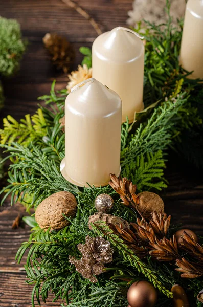 Hausgemachter Adventskranz Für Die Bevorstehende Weihnachtsfeier — Stockfoto