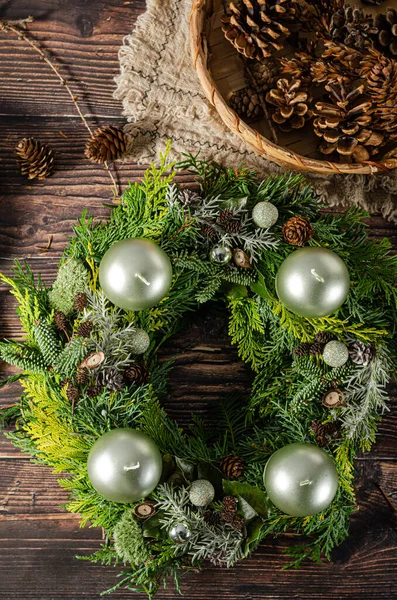 Hausgemachter Adventskranz Für Die Bevorstehende Weihnachtsfeier — Stockfoto