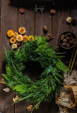 Doğal Noel çelengi, Noel zamanı için ev yapımı.