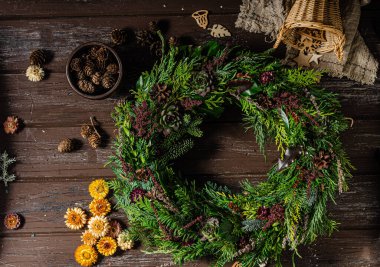 Doğal Noel çelengi, Noel zamanı için ev yapımı.