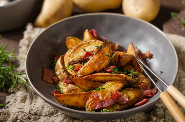 Pommes Terre Grillées Avec Bacon Herbes Ail Bio — Photo