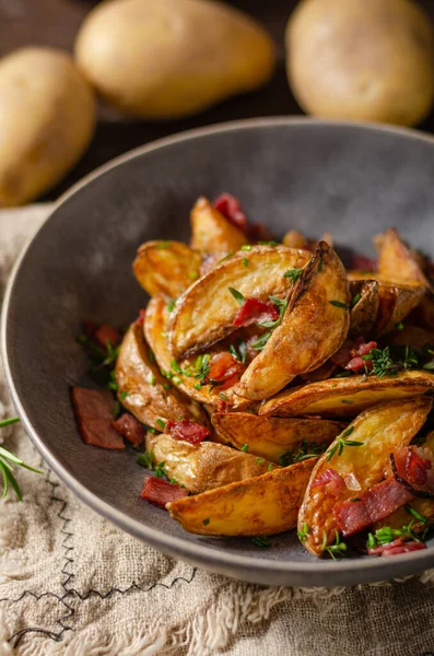 Patatas Parrilla Con Tocino Hierbas Ajo Bio — Foto de Stock