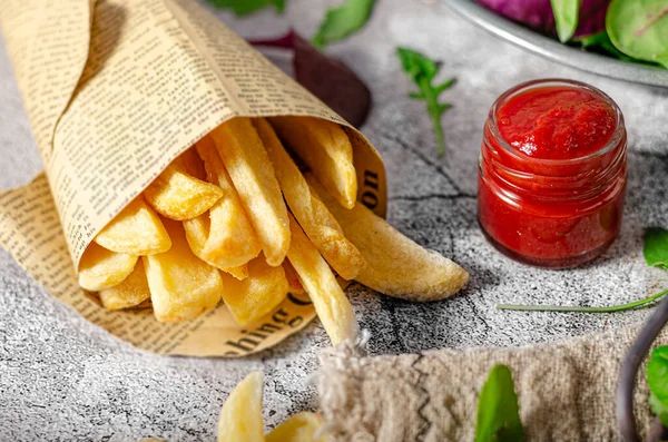 Heerlijke Malse Kippenchnitzel Met Zelfgemaakte Frietjes — Stockfoto