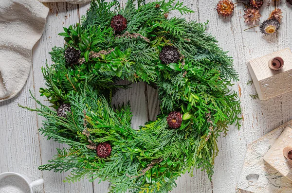 Natural Wreath Advent Holiday Christmas Homemade Wood Houses — Stock Photo, Image