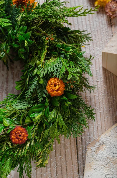 Natural Wreath Advent Holiday Christmas Homemade Wood Houses — Stock Photo, Image