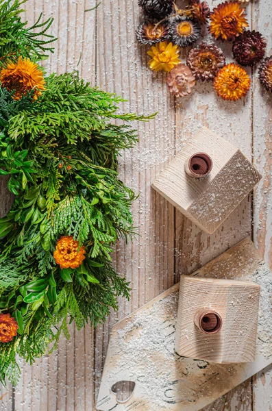 Natural Wreath Advent Holiday Christmas Homemade Wood Houses — Stock Photo, Image