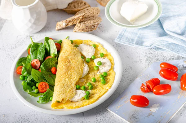 Aliments Bio Sains Omelette Fraîche Avec Salade Pain Complet Fromage — Photo