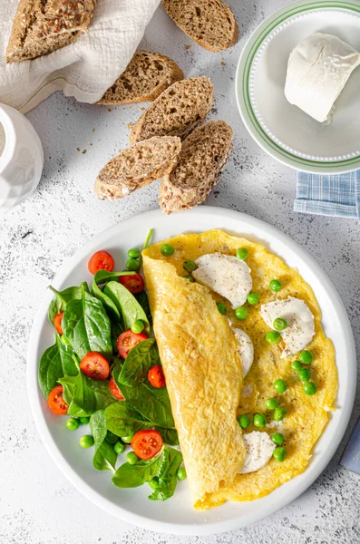 Aliments Bio Sains Omelette Fraîche Avec Salade Pain Complet Fromage — Photo